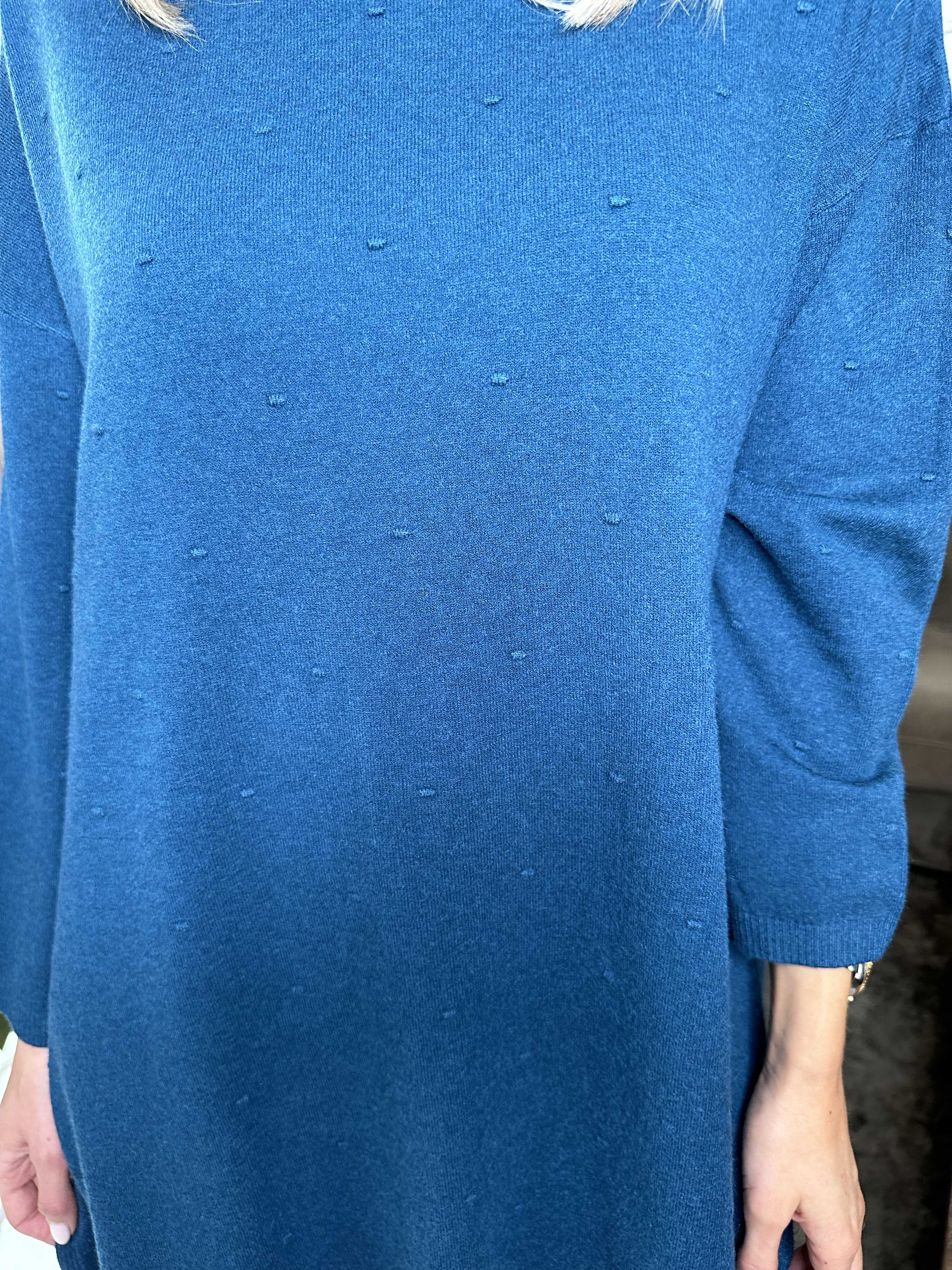 Zina - Strikbluse med prikket detaljer i stoffet